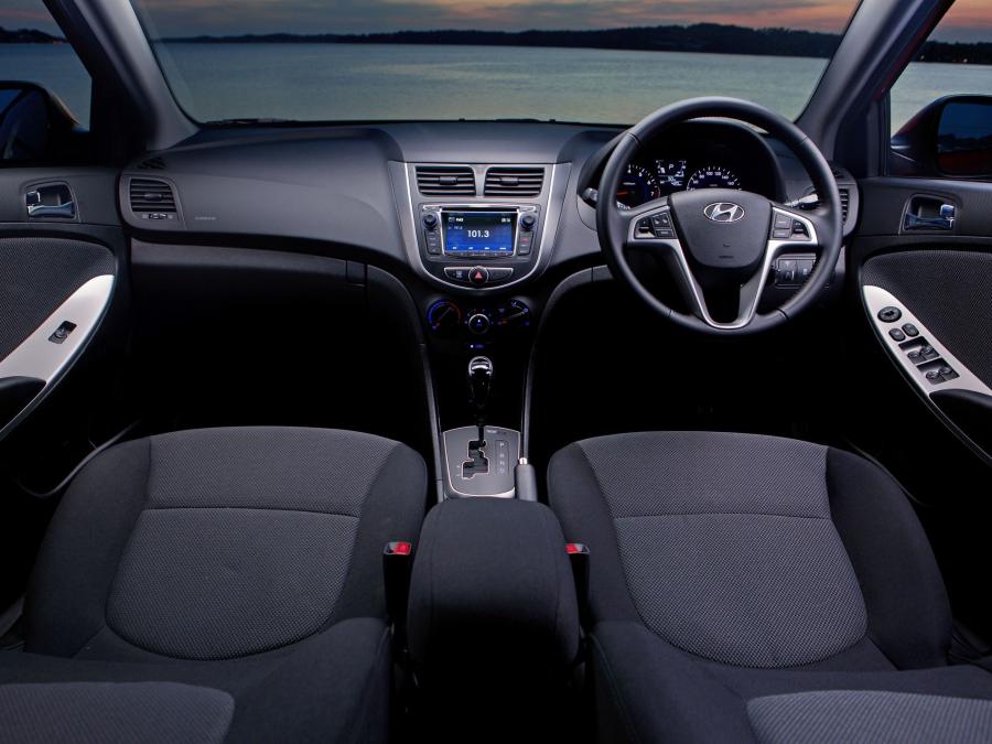  Hyundai Accent SR 2013 года  (фото 3 из 11)